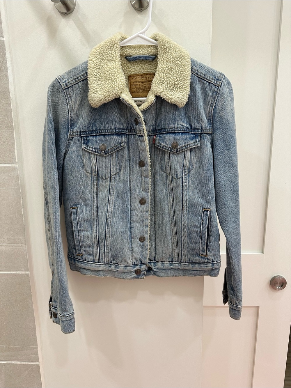 Levi's Premium Women's Original Sherpa Trucker Denim Jacket Light Wash XS⁠